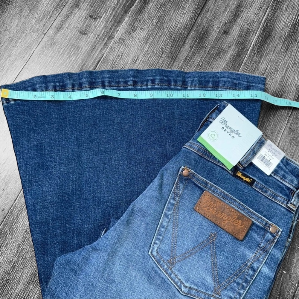 Wrangler Retro High Rise Trumpet
UltraFlare Jeans Tall 26x34 - Picture 3 of 13